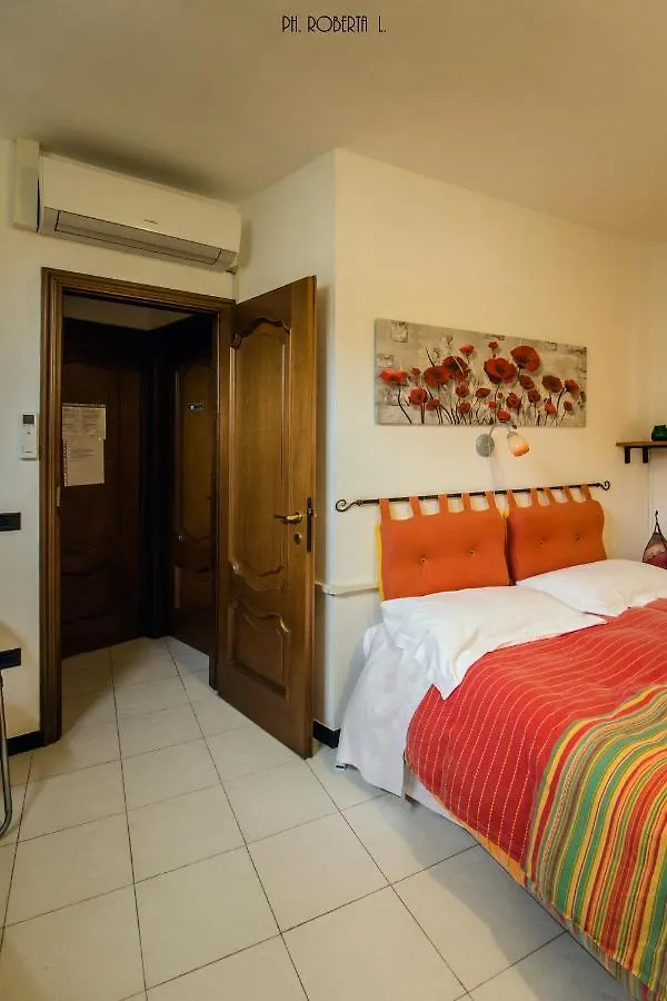 Bed and Breakfast Profumo Di Mare Free Private Parking Included à San Remo Couette-café